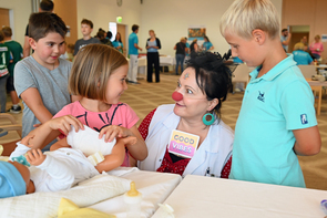 Hirnschrodt_BHS Ried CliniClowns sorgten für zahlreiche lachende Gesichter