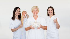 Am Bild von links: Die Hebammen Katja Pemwieser, Hildegard Prohammer (Leitende Hebamme) und Laura Hummelbrunner. 