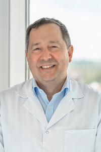Prim. Priv.‐Doz. Dr. Rainer Gattringer Ärztlicher Leiter, Klinikum Wels‐Grieskirchen 