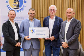 Ordensklinikum Linz/Martin Wiesler Leitung des Karl Landsteiner Instituts für perioperative Medizin, v.l.: Mag. Rudolf Wagner, Prim. Univ.-Prof. Dr. Kurt Rützler, FAHA, Präsident der Karl Landsteiner Gesellschaft Univ.-Prof. Dr. Bernhard Schwarz und Marcel Kohl-Peterke