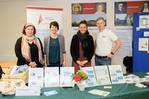 Krankenhaus Braunau Sieglinde Staffl, Claudia Schmidt und Elke Haider (alle Team Umwelt & Nachhaltigkeit, Krankenhaus Braunau) mit DI Wolfgang Öhlinger (OÖVV)