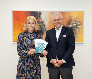 Ordensklinikum Linz Landeshauptmann-Stellvertreterin Mag.a Christine Haberlander und Prim. Univ.-Prof. Dr. Lukas Hefler, Vorstand der Abteilung Gynäkologie am Ordensklinikum Linz und Konventhospital der Barmherzigen Brüder Linz